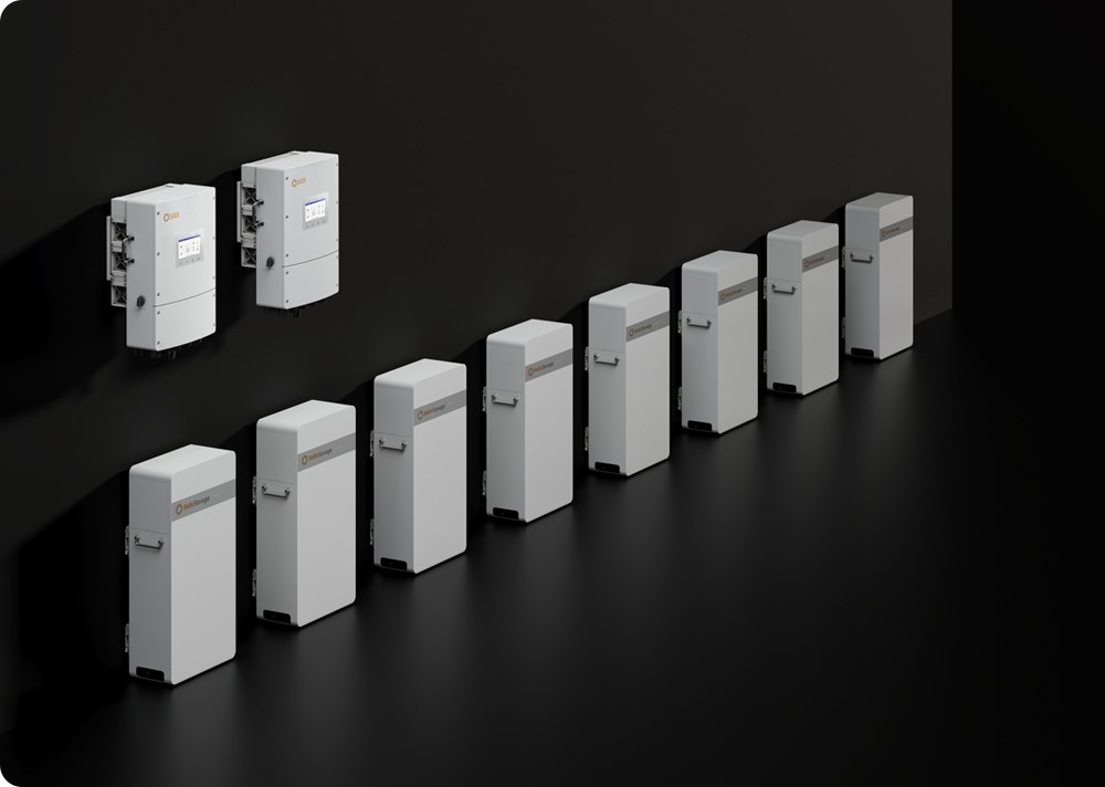 SINES - parallel expansion of 8 SolisStorage IntelliHome batteries with Solis hybrid inverters